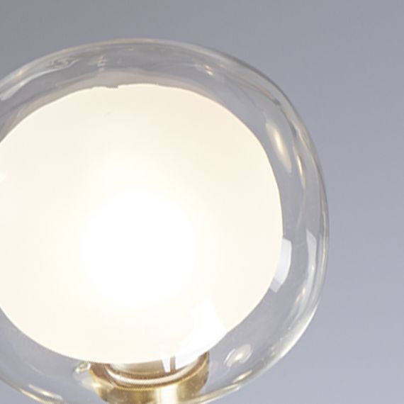 Doppelwandiges Glas mit satiniertem Innenschirm.