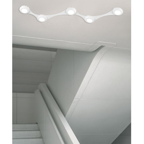 Flache Deckenlampe fr das Treppenhaus.