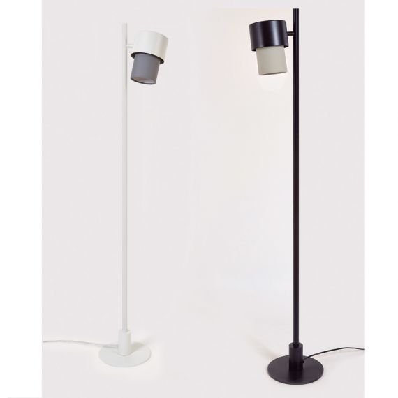 Moderne Stehlampen mit Textilschirm.