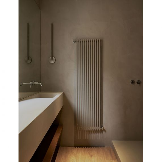 LINES VERTICAL Lange Design-Wandlampe