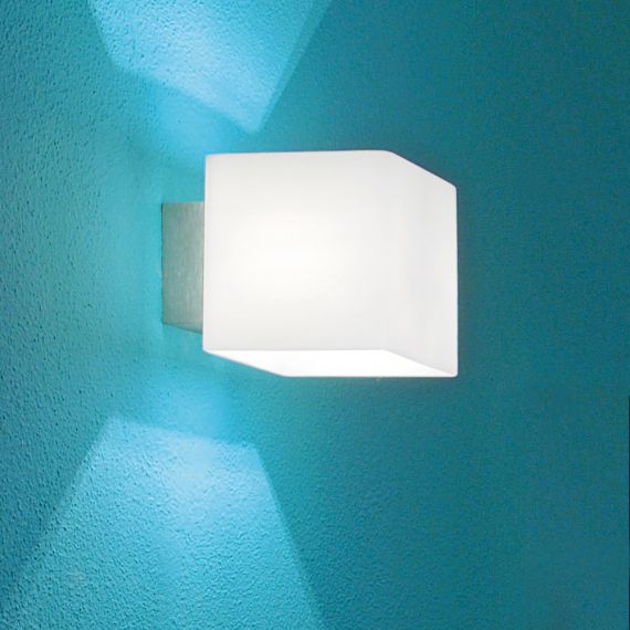 CUBE quadratische Opalglas Wandleuchte