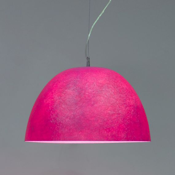 Farbenfrohes Licht: Lampenschirm in leuchtend magenta.