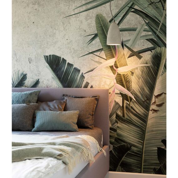Beton-Hngelampe im grnen Wohnzimmer.
