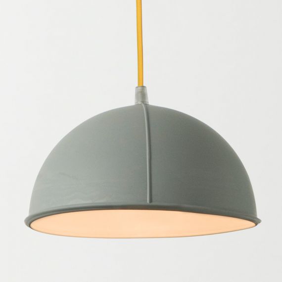 Design Pendelleuchte halbrund, hier Lampenschirm in grau.