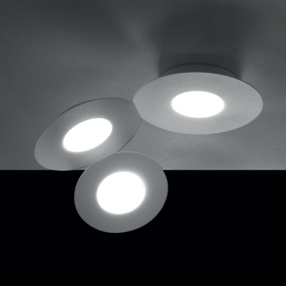 Innovative Design Deckenleuchte mit flachem LED Leuchtmittel.