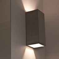 ORTHO 65 Zweistrahlige Beton-Auenleuchte Industriecharme im Wohnraum.