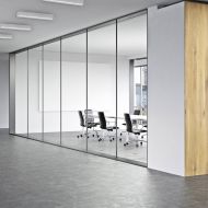 LOLO 12 Lnglicher Deckenspot aus keramischen Material Der sehr lange und schlichte Deckenspot eignet sich bestens zur Beleuchtung von Bros.