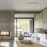 LOLO 8 Lnglicher Deckenspot aus keramischen Material Der lngliche Deckenspot glnzt durch Zurckhaltung.