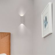 HUG SQ TWO Wandspot aus keramischen Material Schlafzimmer-Wandlampe Up&down indirektes Licht.