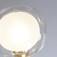 NABILA Kleine Design-Tischleuchte Doppelwandiges Glas mit satiniertem Innenschirm.