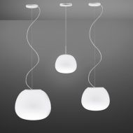 CLEA Italienische Pendelleuchte mit Opalglas Pendel mit mundgeblasenem Opalglas in vier Gren.