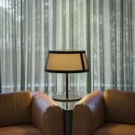 TILLY Schwarze Tischleuchte mit beigem Textilschirm Tolle Tischleuchte fr die Lounge.