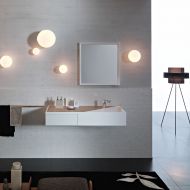 LUNAR Italienische Wandleuchte mit Opalkugel Die Leuchten eignen sich bestens zur Beleuchtung im Bad.