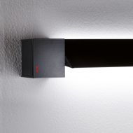 PIVOT Lange LED Wand- oder Deckenleuchte Detail der Halterung. Lichtquelle um 360 drehbar.