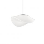 BALANCE Pendelleuchte aus geschwungenem Opalglas Italienische Glaspendelleuchte. Geschwungenes Opalglas.