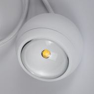 BERRIER JUNIOR Small, high-quality LED pendant An der Front befindet sich ein dickes Linsenglas.