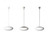 DAPHNE rod pendant light made of large, oval glass Hngeleuchte mit flachem Glas. Halterung in glnzend Wei, Perlgrau, Chrom, Messing.