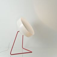 CYRCUS F NEBULA Design Bodenstehleuchte aus Italien Unbeleuchtet erscheint der Lampenschirm glatt und wei.