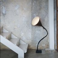 FLOWER LAVAGNA Design Bodenstehleuchte aus Italien FLOWER mit flexiblem Arm.