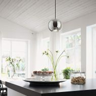 BEAT Chrom-Kugel Hngeleuchte Ein glnzendes Stck Wohnkultur. Leuchte fr Kchentheke.