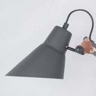 SCARIBO Schreibtischleuchte mit Federgelenken Leicht abgeschrgter Schirm - verdeckt das Leuchtmittel komplett.