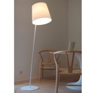 EXCENTRICA Bodenstehleuchte mit Textilschirm in Schwarz oder Wei Weie Variante der moderne Stehleuchte.