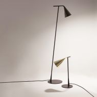 GORDON Italienische Tischleuchte mit beweglichem Schirm Beide Stehleuchten der Serie GEORGE.