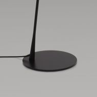 GORDON Italienische Stehleuchte mit beweglichem Schirm Konisch auflaufendes Gestnge, massiver Fu.