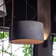 ISOLA Beton Hngeleuchte zylindrisch Die Beton-Hngeleuchte mit groem, zylindrischen Lampenschirm.