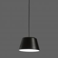 MAGNUS pendant light with long cable Das Leuchtmittel wir mit einem satiniertem Diffusor verblendet.