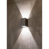 ORTHO MINI Kleine  LED Beton-Wandleuchte Kleiner LED Wandfluter aus Beton.
