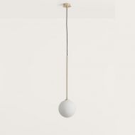 ZASA Pendelleuchte mit kleinem Kugelglas Die Kugelglas-Pendellampe mit Haltung in Messing.