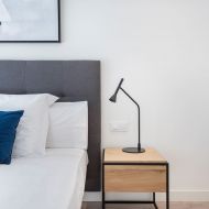 LYB Hohe Tischleuchte in minimalistischem Design Schne, schlanke Nachtischleuchte mit Dimmer.