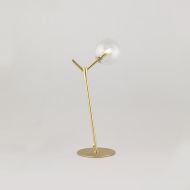 ATOM Hohe Tischleuchte in minimalistischem Design Halterung in der Oberflche Messing satiniert.