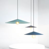 JEENA Moderne Pendelleuchte mit flachem Kegelschirm Groe Kegel-Leuchten in monochromer Farbgebung.