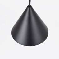 PETIT Kleine minimalistische Pendelleuchte Minimalistisches Design, schwarzes Textilkabel.