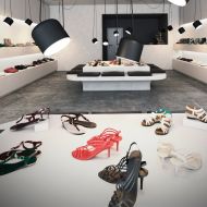 PAULO Schwarze Pendelleuchte mit 1 bis 6 justierbaren Spots Ausleuchtung und Lichtobjekt fr den Einzelhandel.