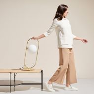 ABBACUS High table lamp in matt gold Rechte groe Tischleuchte fr modernes Interieur.