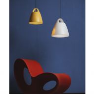 BELCANTO Farbige Metall-Pendelleuchte Abgerundetes Kontur passend zu moderne Interieur.