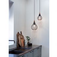 VAND Pendelleuchte mit Drahtkorb im Industrial Style Leuchten Arrangement in der Kche.