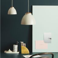 ALVAR Modern pendant light with metal lampshade Wohnliches Arrangement der Leuchten in beiden Gren.