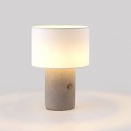 SAND Wohnliche Tischleuchte mit Dimmer Sanftes, wohnliches Licht der Tischleuchte.