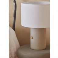 SAND Wohnliche Tischleuchte mit Dimmer Die Beistell-Lampe in Naturtnen.