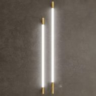 COSIMA Italienische Design Wandleuchte Die lange LED Wandleuchte mit Messing Armatur.