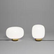 LEGR Glas-Tischleuchte mit LED in zwei Gren Opalglasschirm fr harmonisches Licht.