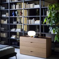 LEGR Glas-Tischleuchte mit LED in zwei Gren Opal-Glas in schner, bauchiger Form.