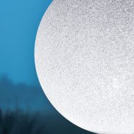 ICE BRIGHT Design globe pendant light Detailansicht des Polycarbont Lampenschirms.