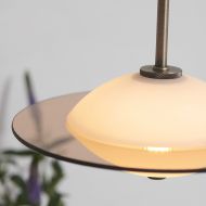 ORBIT Aussergewhnliche Hngeleuchte Glasring in Amber, Halterung Messing antik.