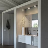 ANU Small flat ceiling light Kleine Deckenspots im Badezimmer.