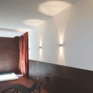 LELY Effektvolle Wandleuchte Hell strahlends Licht dank Linse.